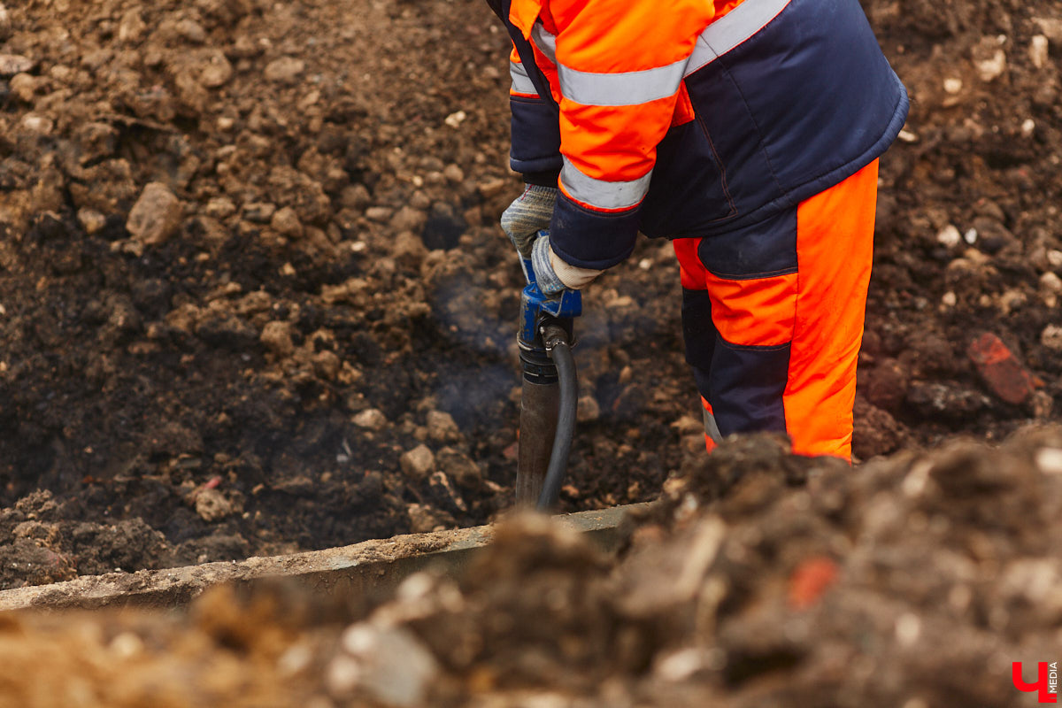 Дорожники наконец-то определились со сроками открытия Рпенского проезда. Приятный сюрприз жителей областного центра ждет уже в ближайшее время. Трасса готова на 90 %, осталось замкнуть ее со стороны улицы Юбилейной, где на днях снесли последний жилой дом. «Ключ-Медиа» прогулялся по большой стройке.
