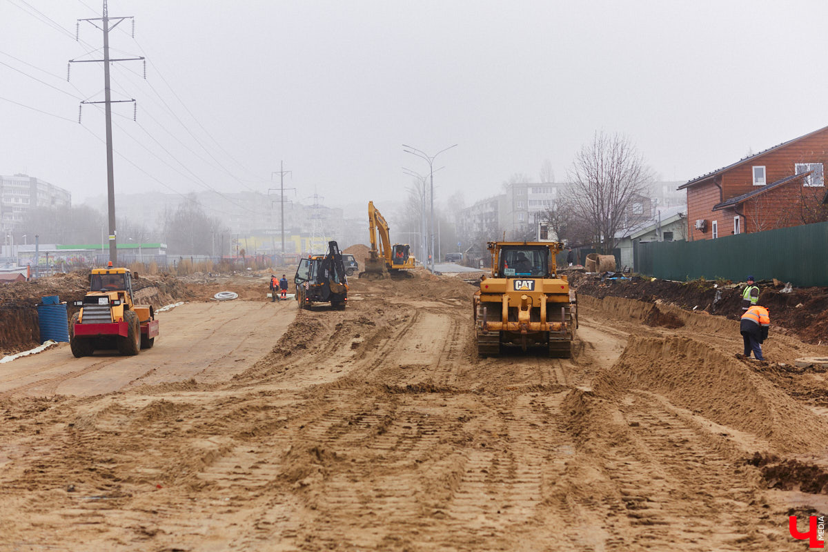 Дорожники наконец-то определились со сроками открытия Рпенского проезда. Приятный сюрприз жителей областного центра ждет уже в ближайшее время. Трасса готова на 90 %, осталось замкнуть ее со стороны улицы Юбилейной, где на днях снесли последний жилой дом. «Ключ-Медиа» прогулялся по большой стройке.