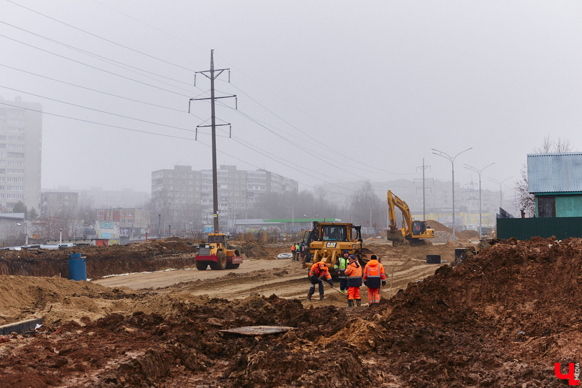 Дорожники наконец-то определились со сроками открытия Рпенского проезда. Приятный сюрприз жителей областного центра ждет уже в ближайшее время. Трасса готова на 90 %, осталось замкнуть ее со стороны улицы Юбилейной, где на днях снесли последний жилой дом. «Ключ-Медиа» прогулялся по большой стройке.