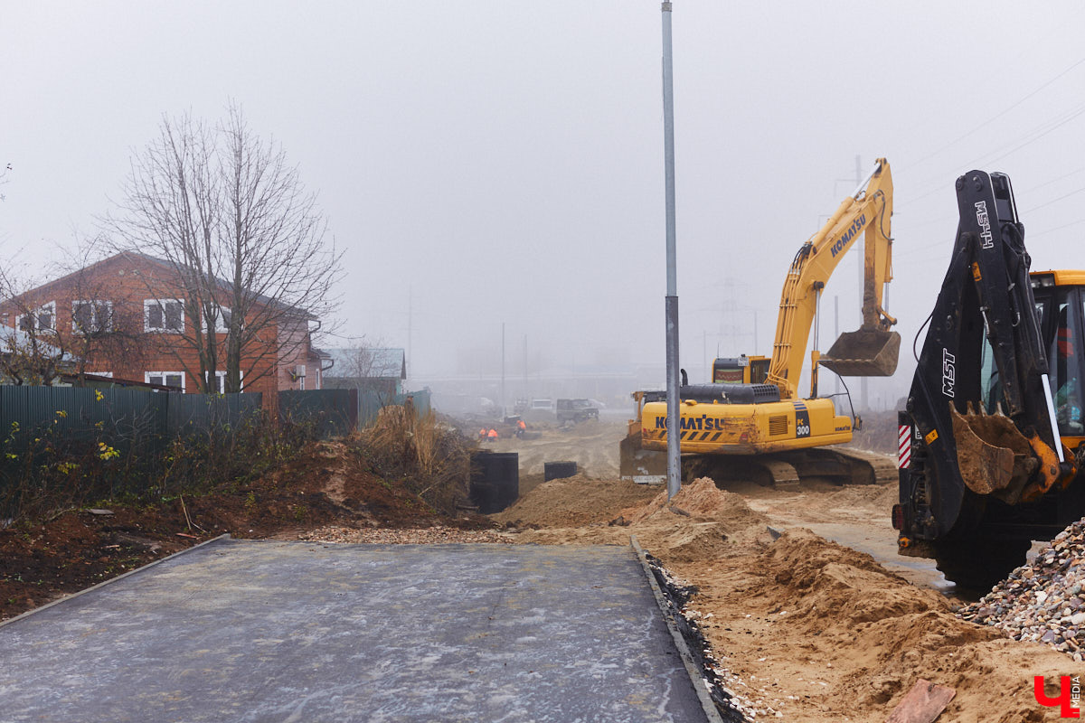 Дорожники наконец-то определились со сроками открытия Рпенского проезда. Приятный сюрприз жителей областного центра ждет уже в ближайшее время. Трасса готова на 90 %, осталось замкнуть ее со стороны улицы Юбилейной, где на днях снесли последний жилой дом. «Ключ-Медиа» прогулялся по большой стройке.