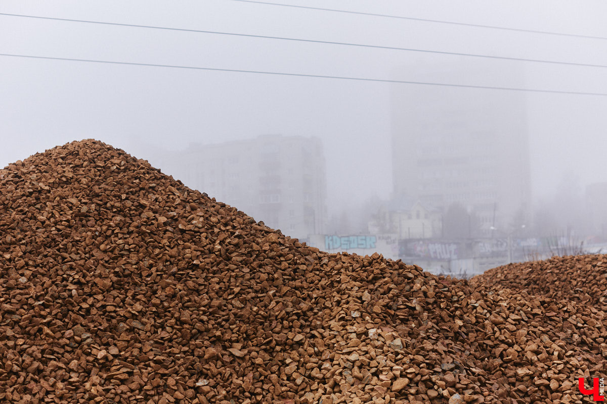 Дорожники наконец-то определились со сроками открытия Рпенского проезда. Приятный сюрприз жителей областного центра ждет уже в ближайшее время. Трасса готова на 90 %, осталось замкнуть ее со стороны улицы Юбилейной, где на днях снесли последний жилой дом. «Ключ-Медиа» прогулялся по большой стройке.