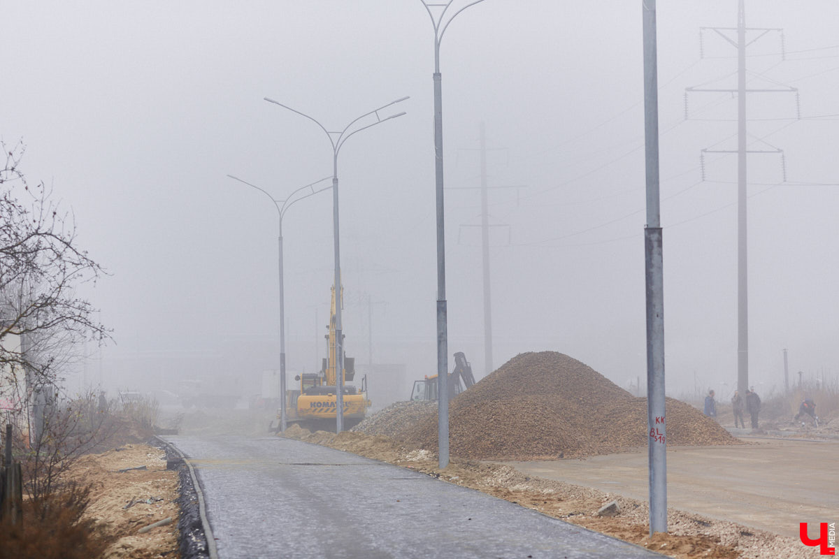 Дорожники наконец-то определились со сроками открытия Рпенского проезда. Приятный сюрприз жителей областного центра ждет уже в ближайшее время. Трасса готова на 90 %, осталось замкнуть ее со стороны улицы Юбилейной, где на днях снесли последний жилой дом. «Ключ-Медиа» прогулялся по большой стройке.