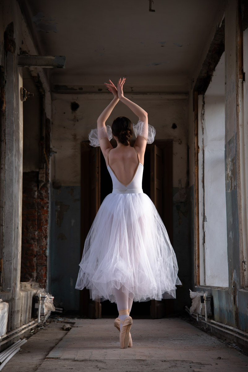 Быть балериной — звучит гордо! Но за великолепной осанкой и невозмутимой грацией стоит долгая изнурительная работа. Встать на пуанты можно только по большой любви к искусству, как это сделала Елизавета Захарченко из Владимира. Она поделилась с «Ключ-Медиа» причинами своего выбора и честно ответила на неудобные вопросы.