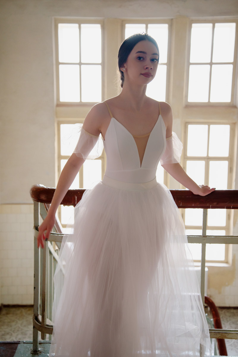 Быть балериной — звучит гордо! Но за великолепной осанкой и невозмутимой грацией стоит долгая изнурительная работа. Встать на пуанты можно только по большой любви к искусству, как это сделала Елизавета Захарченко из Владимира. Она поделилась с «Ключ-Медиа» причинами своего выбора и честно ответила на неудобные вопросы.