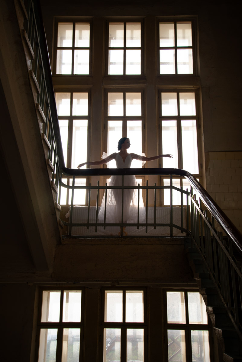 Быть балериной — звучит гордо! Но за великолепной осанкой и невозмутимой грацией стоит долгая изнурительная работа. Встать на пуанты можно только по большой любви к искусству, как это сделала Елизавета Захарченко из Владимира. Она поделилась с «Ключ-Медиа» причинами своего выбора и честно ответила на неудобные вопросы.