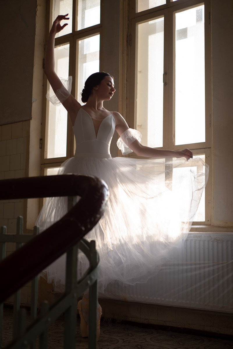 Быть балериной — звучит гордо! Но за великолепной осанкой и невозмутимой грацией стоит долгая изнурительная работа. Встать на пуанты можно только по большой любви к искусству, как это сделала Елизавета Захарченко из Владимира. Она поделилась с «Ключ-Медиа» причинами своего выбора и честно ответила на неудобные вопросы.