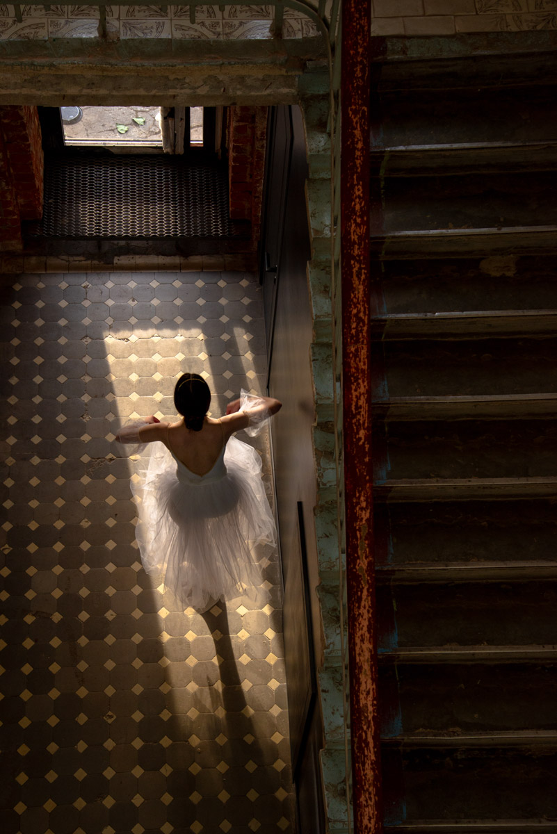 Быть балериной — звучит гордо! Но за великолепной осанкой и невозмутимой грацией стоит долгая изнурительная работа. Встать на пуанты можно только по большой любви к искусству, как это сделала Елизавета Захарченко из Владимира. Она поделилась с «Ключ-Медиа» причинами своего выбора и честно ответила на неудобные вопросы.