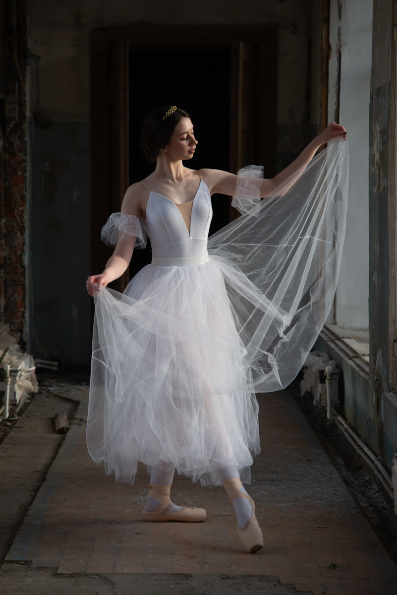 Быть балериной — звучит гордо! Но за великолепной осанкой и невозмутимой грацией стоит долгая изнурительная работа. Встать на пуанты можно только по большой любви к искусству, как это сделала Елизавета Захарченко из Владимира. Она поделилась с «Ключ-Медиа» причинами своего выбора и честно ответила на неудобные вопросы.