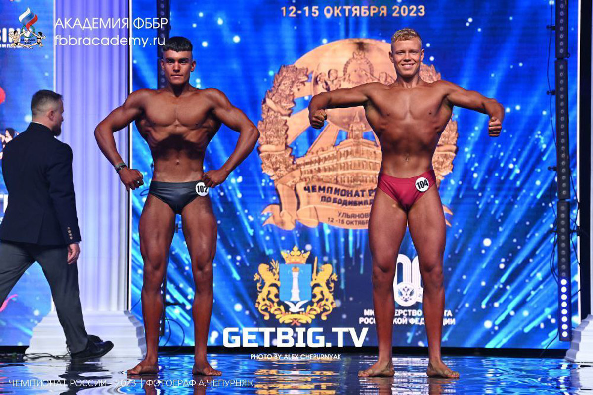 В свои 16 лет Аким Мохаммад имеет идеальные формы и уже работает фитнес- тренером. Недавно владимирский школьник выиграл чемпионат России по бодибилдингу. А ведь в детстве он был щуплым ребенком, в карантин вообще набрал лишний вес. Теперь же рассказывает нашему изданию, как добился таких результатов.