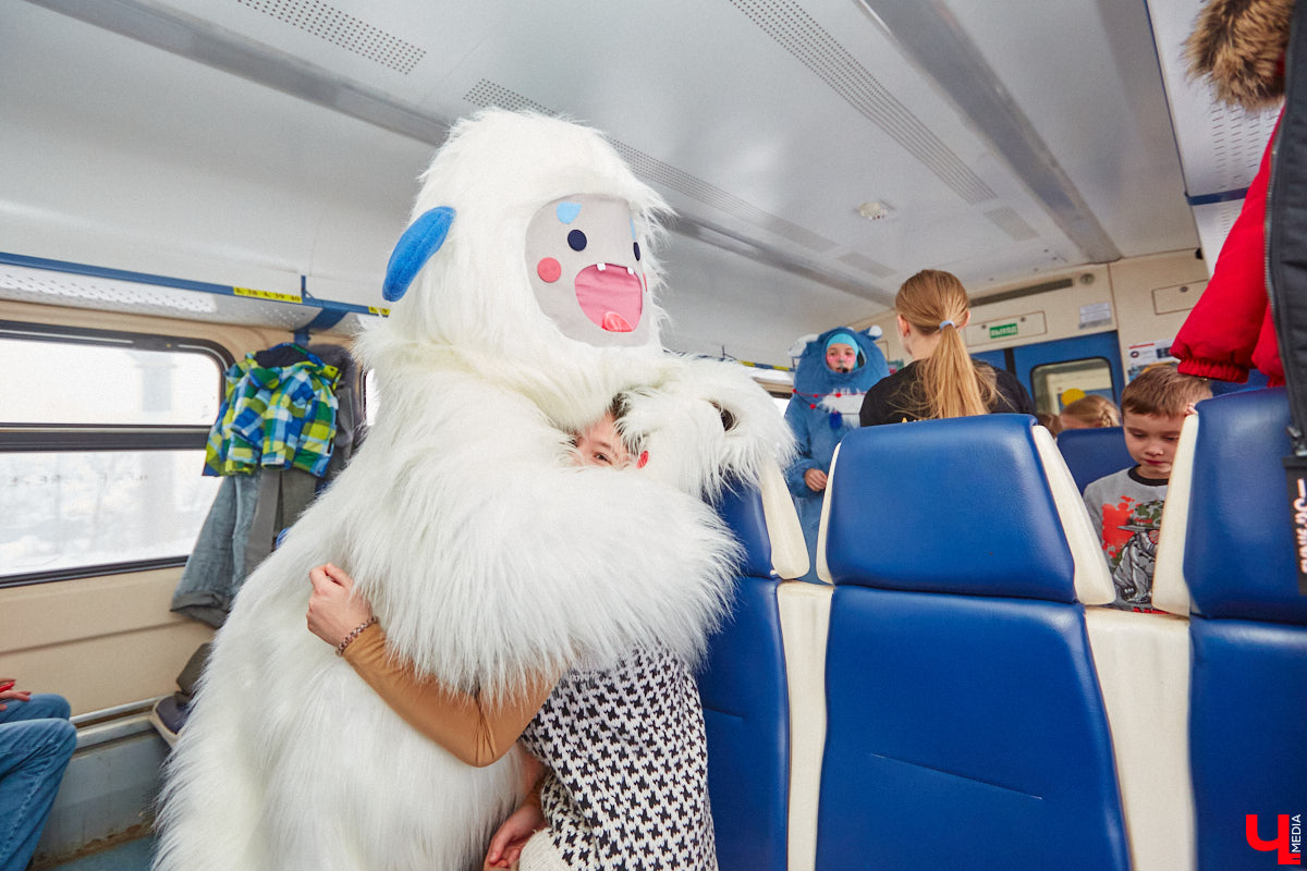 Праздник к нам приходит! А точнее, мчится на всех парах, как скоростной экспресс, везущий сказочную атмосферу новогоднего волшебства и белой магии. И порой вовсе не в переносном, а самом прямом смысле этого слова. Ловите нашу подборку необычных поездов, которые должны прибыть на вокзалы 33-го региона, чтобы подарить нам массу приятных впечатлений.