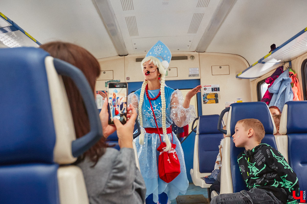 Праздник к нам приходит! А точнее, мчится на всех парах, как скоростной экспресс, везущий сказочную атмосферу новогоднего волшебства и белой магии. И порой вовсе не в переносном, а самом прямом смысле этого слова. Ловите нашу подборку необычных поездов, которые должны прибыть на вокзалы 33-го региона, чтобы подарить нам массу приятных впечатлений.