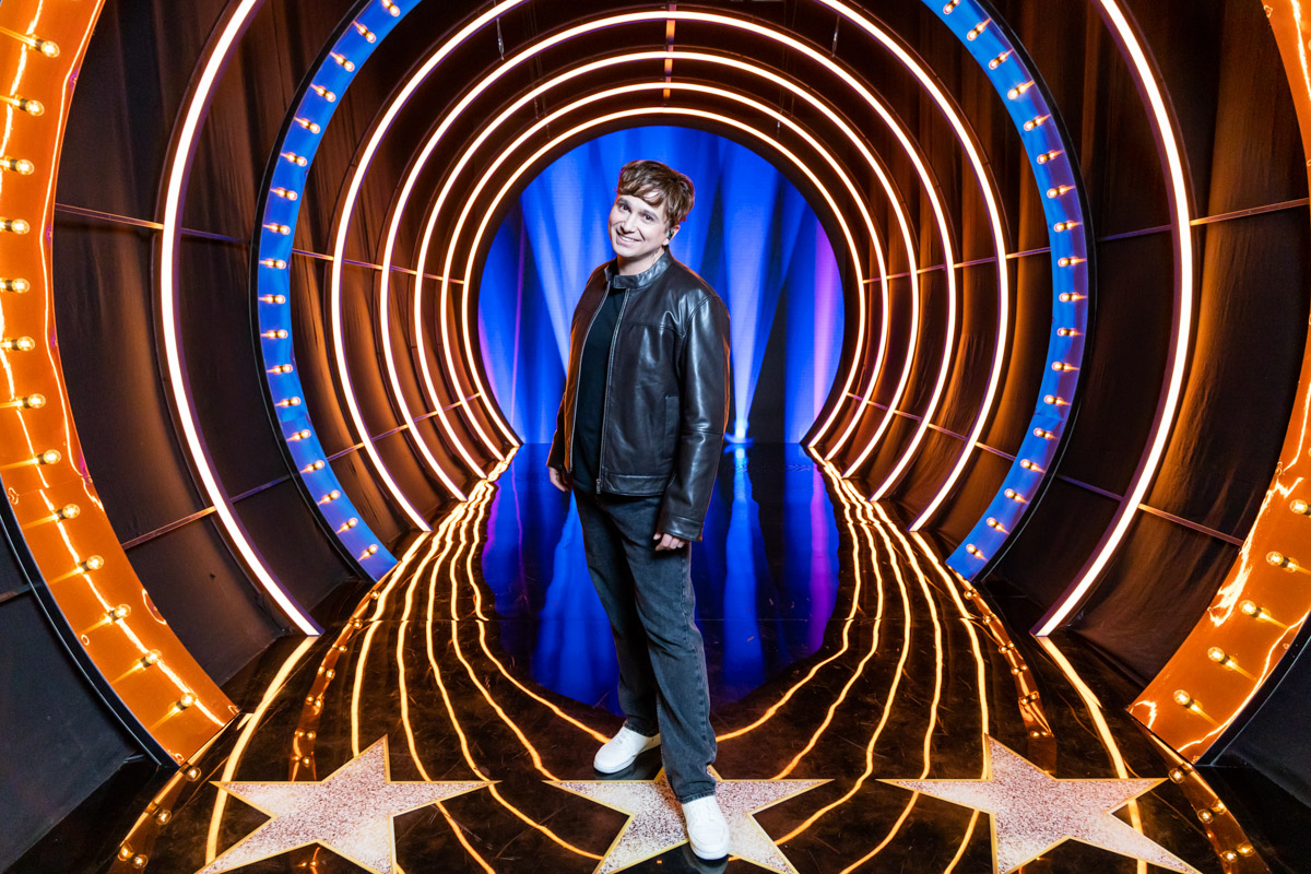 Евгений Кочергин принял участие в музыкальном шоу перевоплощений «Ярче звезд». Певец из Коврова спародировал на сцене проекта Андрея Губина. И, по мнению комика Ивана Абрамова, ему лучших других удалось передать добрую улыбку и наивный взгляд некогда популярного исполнителя.