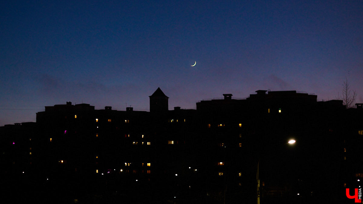 Уверены, вы слышали про голубую луну. А знаете ли, что еще бывает Бобровое полнолуние? Мы разобрались, почему оно так называется, когда его можно наблюдать на территории Владимирской области и чем еще удивит нас небосвод в ближайшее время. 