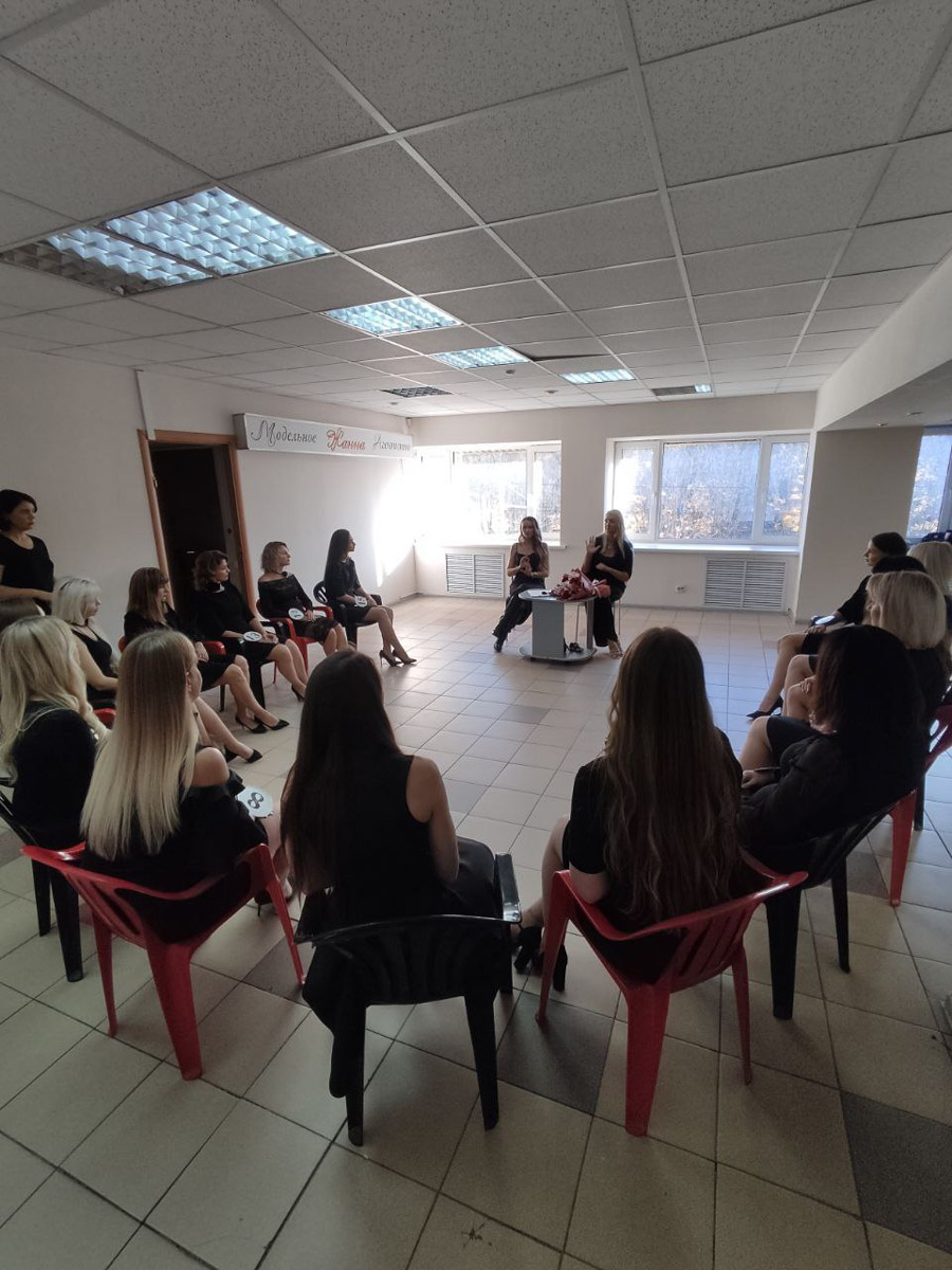 В региональной столице 1 октября стартовал официальный областной конкурс «Миссис Владимирская Красавица — 2023». О том, что интересного произошло за эти полтора месяца, сколько участниц претендует на главную корону и какие темы выбраны для фотосессий, читайте на сайте «Ключ-Медиа».