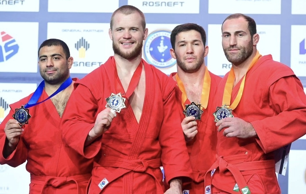 Владимирский спортсмен Антон Коновалов во второй раз выиграл чемпионат мира по самбо и посвятил этот успех самой особенной женщине в своей жизни. Ей же он передал привет сразу после окончания схватки в послематчевом интервью, а нам поведал детали подготовки к важнейшему турниру в своей карьере