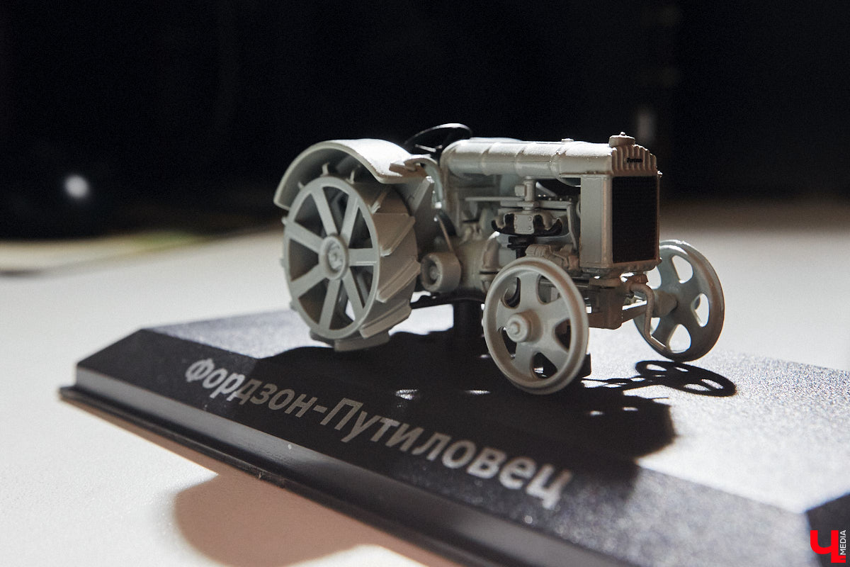 Илья Колушов собрал 140 легендарных моделей из коллекции «Тракторы: история, люди, машины». Вся техника выполнена из пластмассы в масштабе 1:43. «Ключ-Медиа» стал первым изданием, журналистов которого житель Владимира пригласил к себе в гости, дабы лично продемонстрировать нашим читателям разноцветные экспонаты 