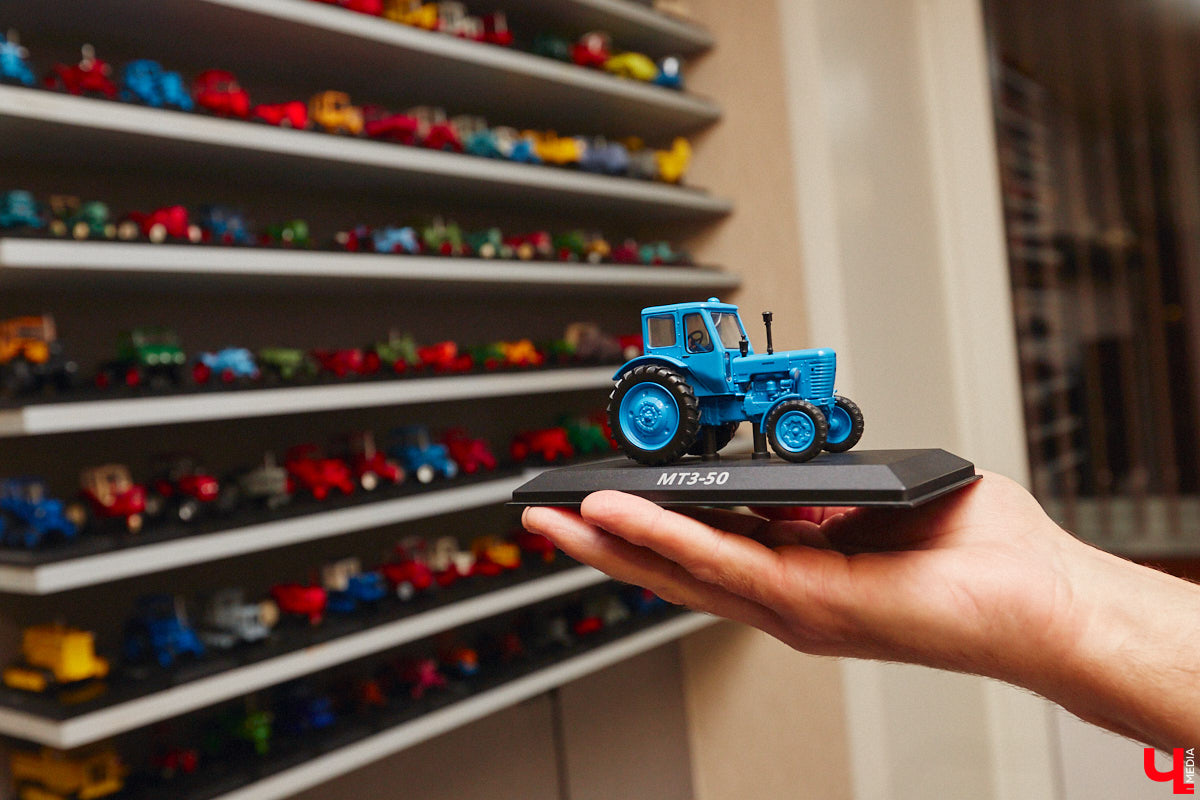 Илья Колушов собрал 140 легендарных моделей из коллекции «Тракторы: история, люди, машины». Вся техника выполнена из пластмассы в масштабе 1:43. «Ключ-Медиа» стал первым изданием, журналистов которого житель Владимира пригласил к себе в гости, дабы лично продемонстрировать нашим читателям разноцветные экспонаты 