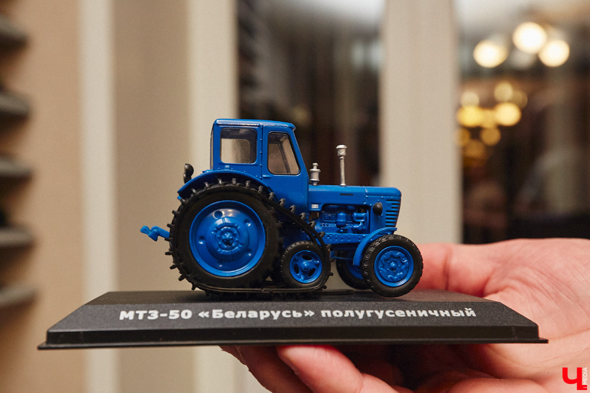 Илья Колушов собрал 140 легендарных моделей из коллекции «Тракторы: история, люди, машины». Вся техника выполнена из пластмассы в масштабе 1:43. «Ключ-Медиа» стал первым изданием, журналистов которого житель Владимира пригласил к себе в гости, дабы лично продемонстрировать нашим читателям разноцветные экспонаты 
