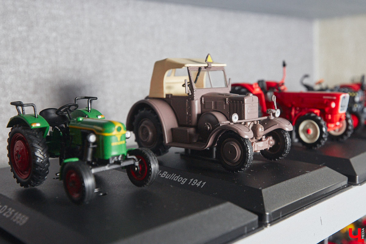 Илья Колушов собрал 140 легендарных моделей из коллекции «Тракторы: история, люди, машины». Вся техника выполнена из пластмассы в масштабе 1:43. «Ключ-Медиа» стал первым изданием, журналистов которого житель Владимира пригласил к себе в гости, дабы лично продемонстрировать нашим читателям разноцветные экспонаты 