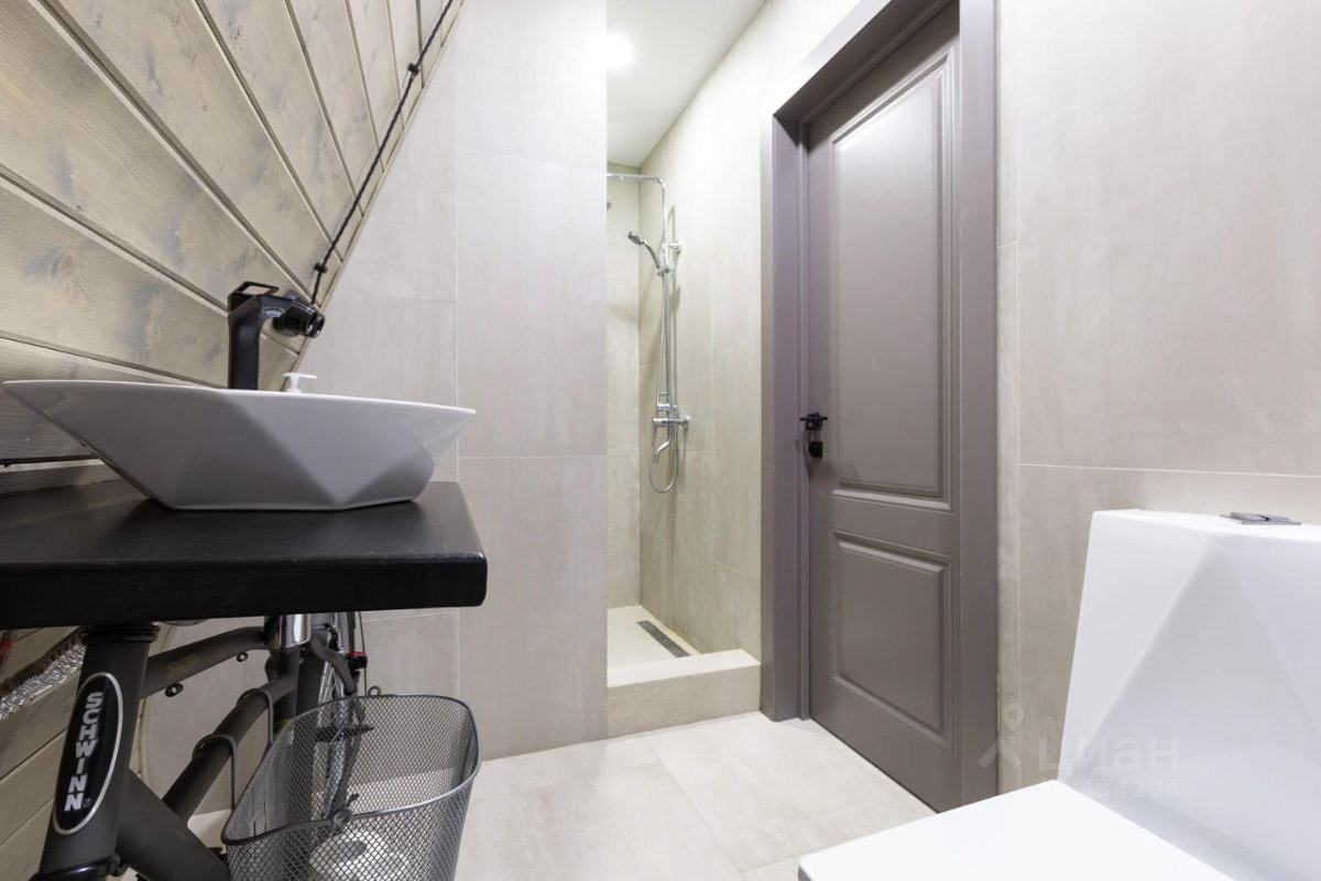 В центре областной столицы уже начали собирать новогоднюю елку, а это верный признак того, что до праздников осталось совсем немного времени. Пора задуматься о месте для торжества. По статистике, большинство россиян останутся дома, и только каждый десятый отправится на дачу или снимет жилье за городом. «Ключ-Медиа» посмотрел все имеющиеся предложения и составил свой топ-5 наиболее интересных вариантов за пределами Владимира.