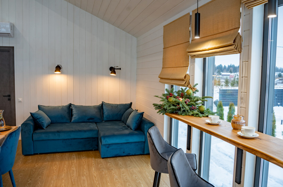 В центре областной столицы уже начали собирать новогоднюю елку, а это верный признак того, что до праздников осталось совсем немного времени. Пора задуматься о месте для торжества. По статистике, большинство россиян останутся дома, и только каждый десятый отправится на дачу или снимет жилье за городом. «Ключ-Медиа» посмотрел все имеющиеся предложения и составил свой топ-5 наиболее интересных вариантов за пределами Владимира.