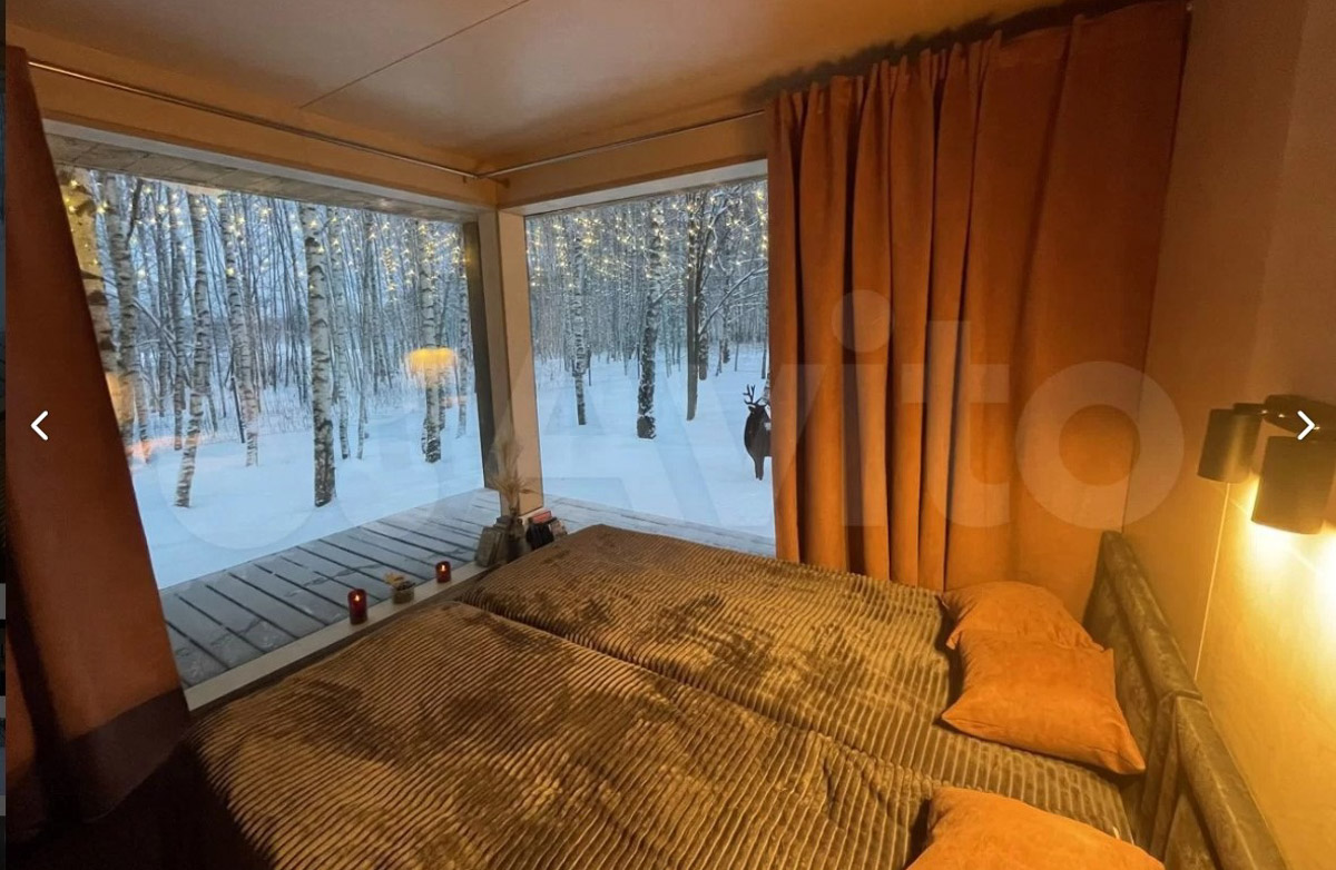 В центре областной столицы уже начали собирать новогоднюю елку, а это верный признак того, что до праздников осталось совсем немного времени. Пора задуматься о месте для торжества. По статистике, большинство россиян останутся дома, и только каждый десятый отправится на дачу или снимет жилье за городом. «Ключ-Медиа» посмотрел все имеющиеся предложения и составил свой топ-5 наиболее интересных вариантов за пределами Владимира.