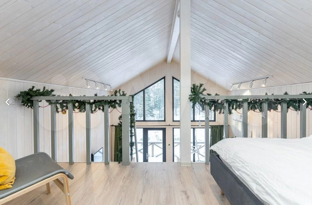 В центре областной столицы уже начали собирать новогоднюю елку, а это верный признак того, что до праздников осталось совсем немного времени. Пора задуматься о месте для торжества. По статистике, большинство россиян останутся дома, и только каждый десятый отправится на дачу или снимет жилье за городом. «Ключ-Медиа» посмотрел все имеющиеся предложения и составил свой топ-5 наиболее интересных вариантов за пределами Владимира.