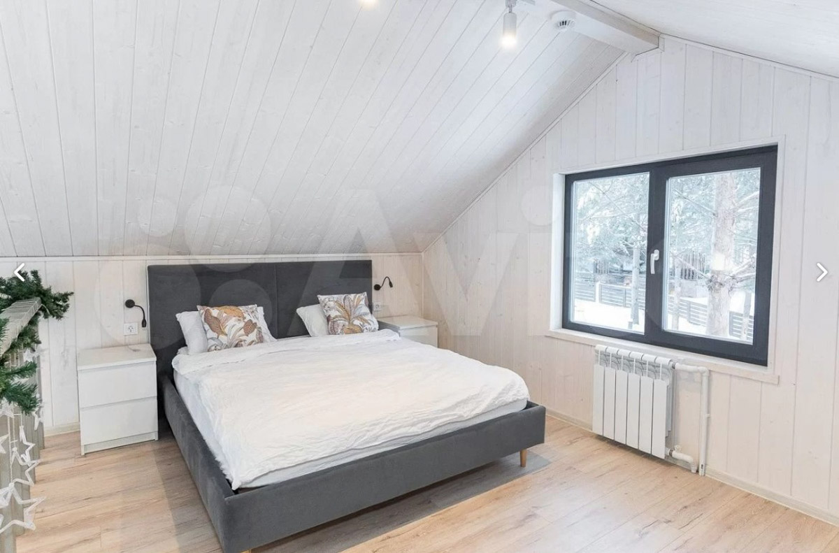 В центре областной столицы уже начали собирать новогоднюю елку, а это верный признак того, что до праздников осталось совсем немного времени. Пора задуматься о месте для торжества. По статистике, большинство россиян останутся дома, и только каждый десятый отправится на дачу или снимет жилье за городом. «Ключ-Медиа» посмотрел все имеющиеся предложения и составил свой топ-5 наиболее интересных вариантов за пределами Владимира.