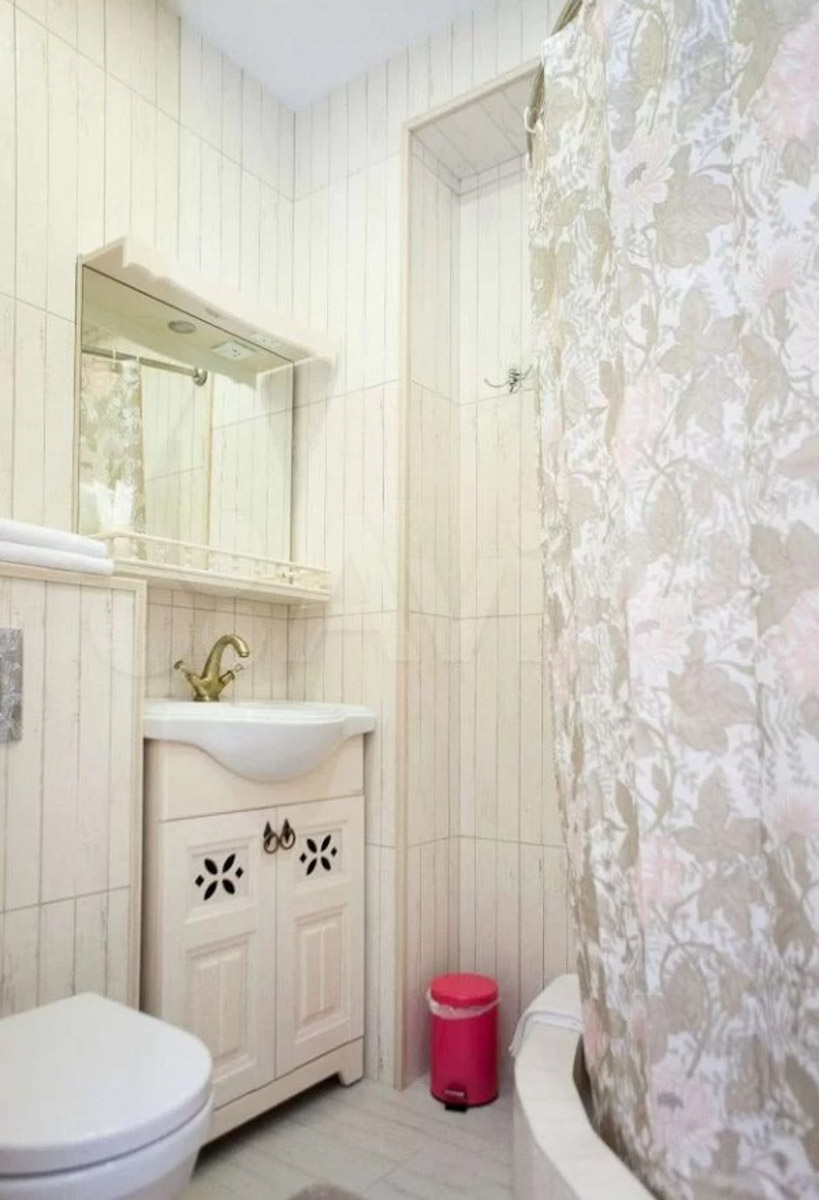 В центре областной столицы уже начали собирать новогоднюю елку, а это верный признак того, что до праздников осталось совсем немного времени. Пора задуматься о месте для торжества. По статистике, большинство россиян останутся дома, и только каждый десятый отправится на дачу или снимет жилье за городом. «Ключ-Медиа» посмотрел все имеющиеся предложения и составил свой топ-5 наиболее интересных вариантов за пределами Владимира.