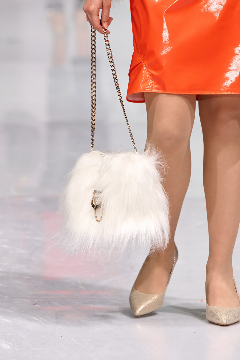 Наталья Рязанова продемонстрировала новую коллекцию детской и подростковой одежды на Estet Fashion Week. В столице нашей страны эона впервые показала зрителям уникальные образы, соединившие в себе национальный колорит и актуальные тренды. Получилось ли у нее удивить публику?