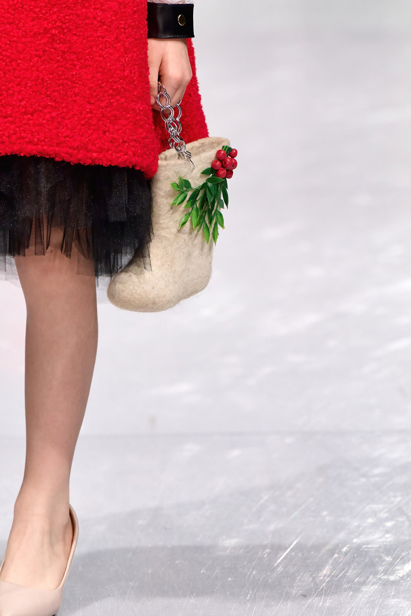 Наталья Рязанова продемонстрировала новую коллекцию детской и подростковой одежды на Estet Fashion Week. В столице нашей страны эона впервые показала зрителям уникальные образы, соединившие в себе национальный колорит и актуальные тренды. Получилось ли у нее удивить публику?