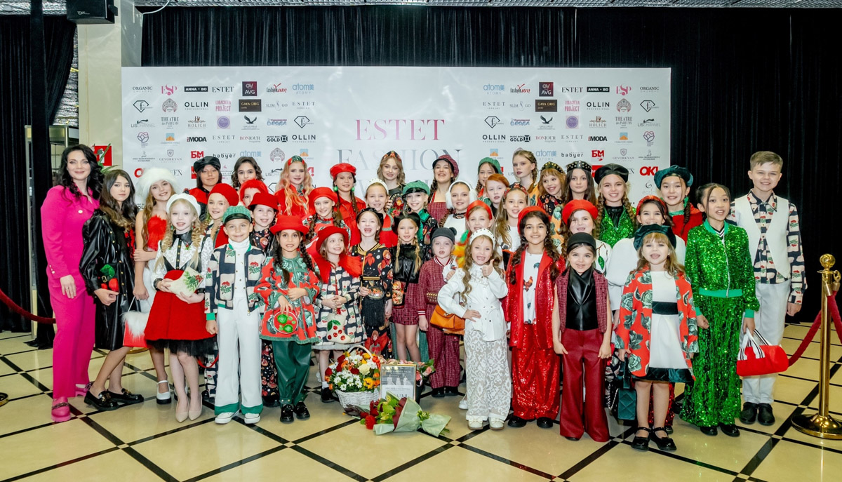 Наталья Рязанова продемонстрировала новую коллекцию детской и подростковой одежды на Estet Fashion Week. В столице нашей страны эона впервые показала зрителям уникальные образы, соединившие в себе национальный колорит и актуальные тренды. Получилось ли у нее удивить публику?