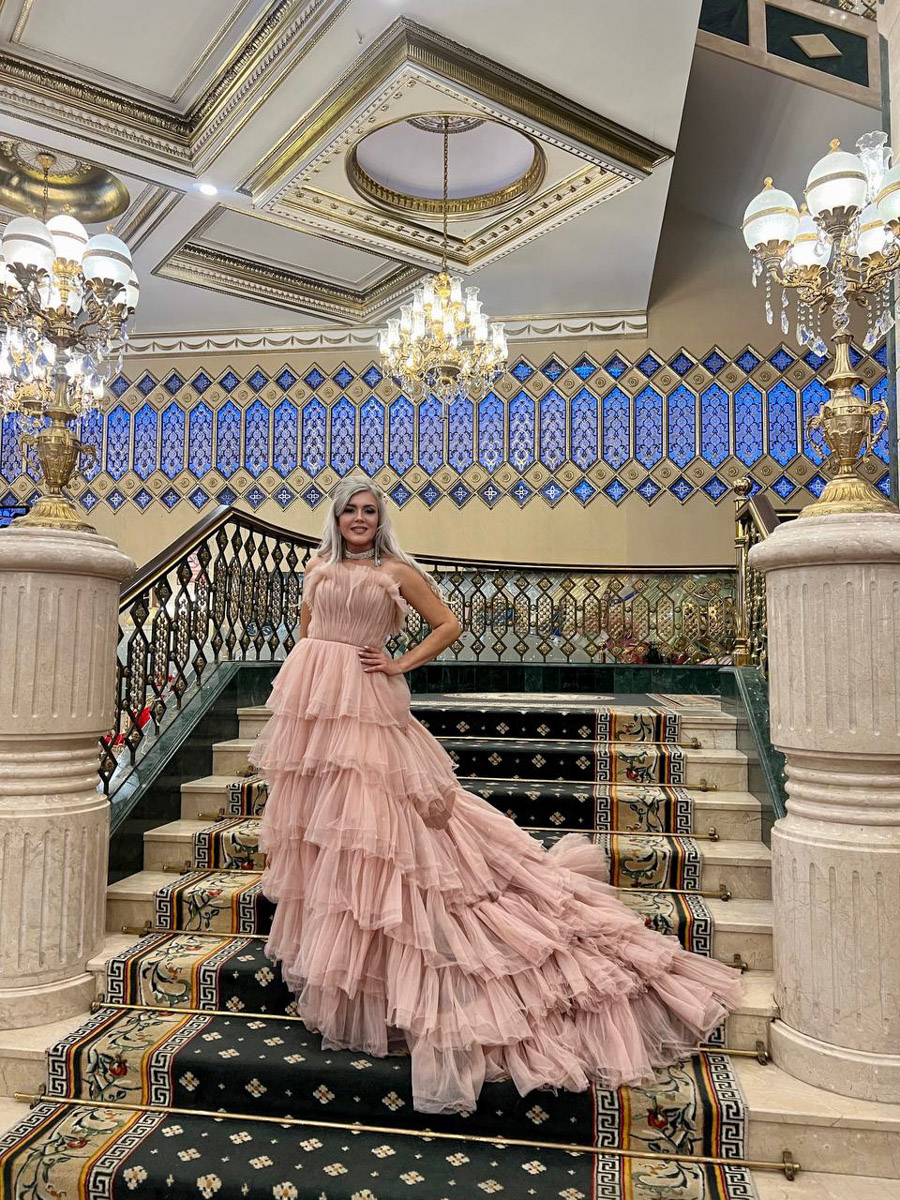 Владимирские девушки завоевали сразу три титула на международном конкурсе красоты «Fashion crown of the world» в Турции. Нашу страну и, конечно, 33-й регион представляли три участницы, которые получили короны в категориях «Мисс», «Миссис» и «Size+».