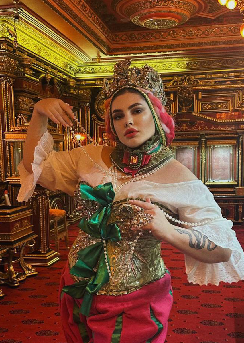 Владимирские девушки завоевали сразу три титула на международном конкурсе красоты «Fashion crown of the world» в Турции. Нашу страну и, конечно, 33-й регион представляли три участницы, которые получили короны в категориях «Мисс», «Миссис» и «Size+».