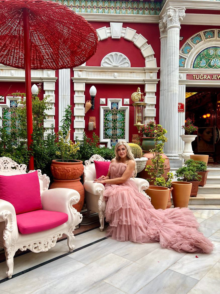 Владимирские девушки завоевали сразу три титула на международном конкурсе красоты «Fashion crown of the world» в Турции. Нашу страну и, конечно, 33-й регион представляли три участницы, которые получили короны в категориях «Мисс», «Миссис» и «Size+».