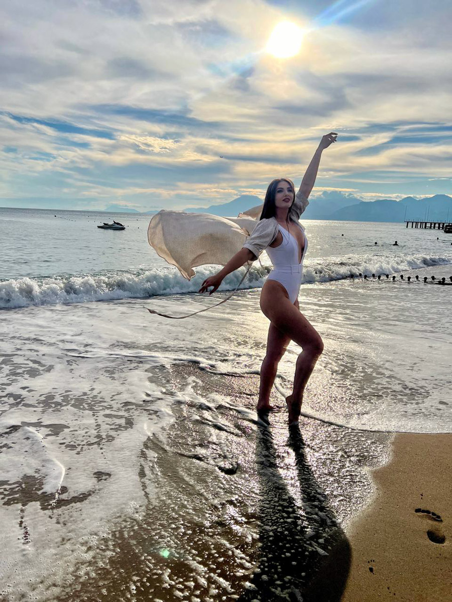 Владимирские девушки завоевали сразу три титула на международном конкурсе красоты «Fashion crown of the world» в Турции. Нашу страну и, конечно, 33-й регион представляли три участницы, которые получили короны в категориях «Мисс», «Миссис» и «Size+».