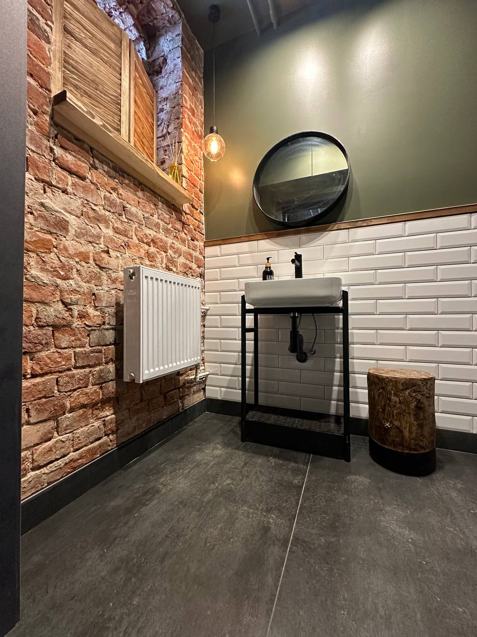 Как только бывшая владимирская ТЭЦ-1 получила второй шанс, в ней начала кипеть жизнь. Сейчас она заполнилась яркими резидентами, среда вокруг которых преображается с бешеной скоростью. О работах по превращению производственного комплекса в креативное пространство «Ключ-Медиа» расспросил владельца «Турбины».