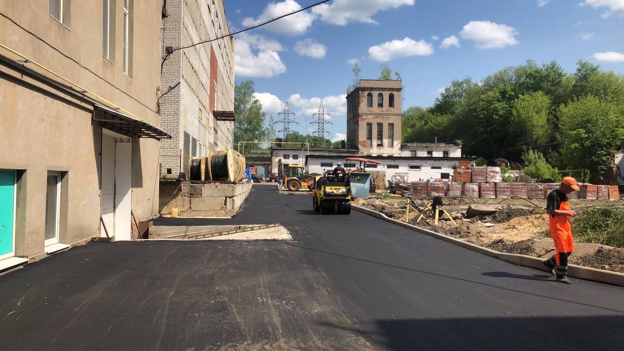 Как только бывшая владимирская ТЭЦ-1 получила второй шанс, в ней начала кипеть жизнь. Сейчас она заполнилась яркими резидентами, среда вокруг которых преображается с бешеной скоростью. О работах по превращению производственного комплекса в креативное пространство «Ключ-Медиа» расспросил владельца «Турбины».
