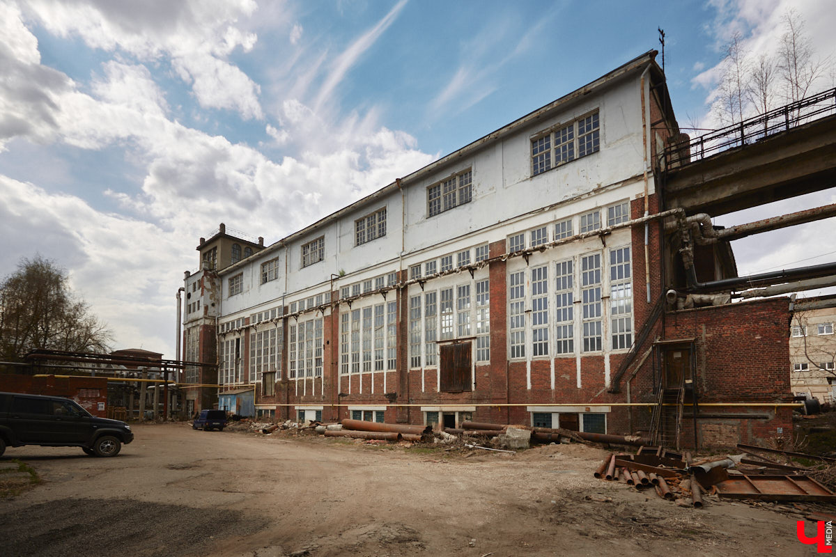 Как только бывшая владимирская ТЭЦ-1 получила второй шанс, в ней начала кипеть жизнь. Сейчас она заполнилась яркими резидентами, среда вокруг которых преображается с бешеной скоростью. О работах по превращению производственного комплекса в креативное пространство «Ключ-Медиа» расспросил владельца «Турбины».