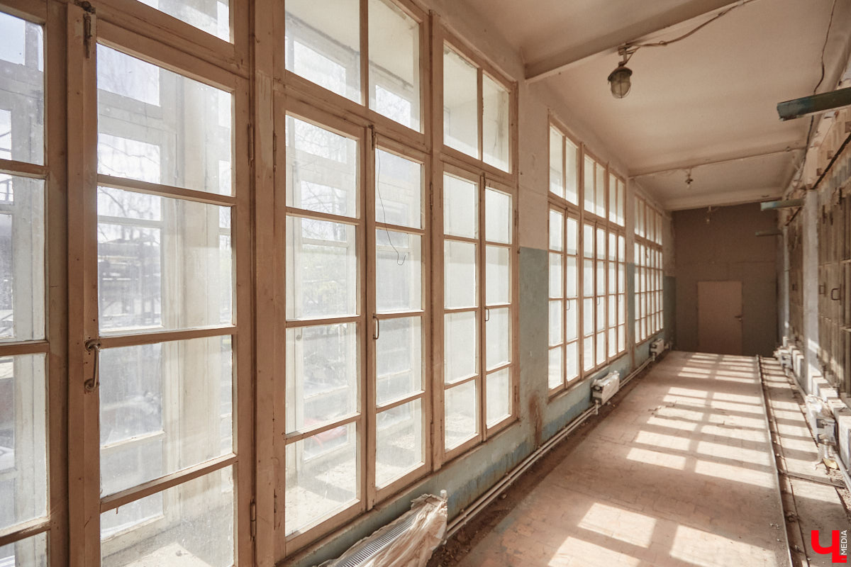 Как только бывшая владимирская ТЭЦ-1 получила второй шанс, в ней начала кипеть жизнь. Сейчас она заполнилась яркими резидентами, среда вокруг которых преображается с бешеной скоростью. О работах по превращению производственного комплекса в креативное пространство «Ключ-Медиа» расспросил владельца «Турбины».