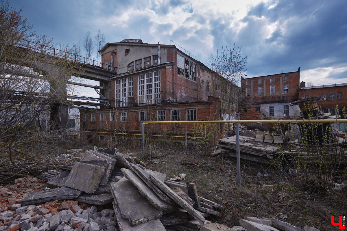 Как только бывшая владимирская ТЭЦ-1 получила второй шанс, в ней начала кипеть жизнь. Сейчас она заполнилась яркими резидентами, среда вокруг которых преображается с бешеной скоростью. О работах по превращению производственного комплекса в креативное пространство «Ключ-Медиа» расспросил владельца «Турбины».