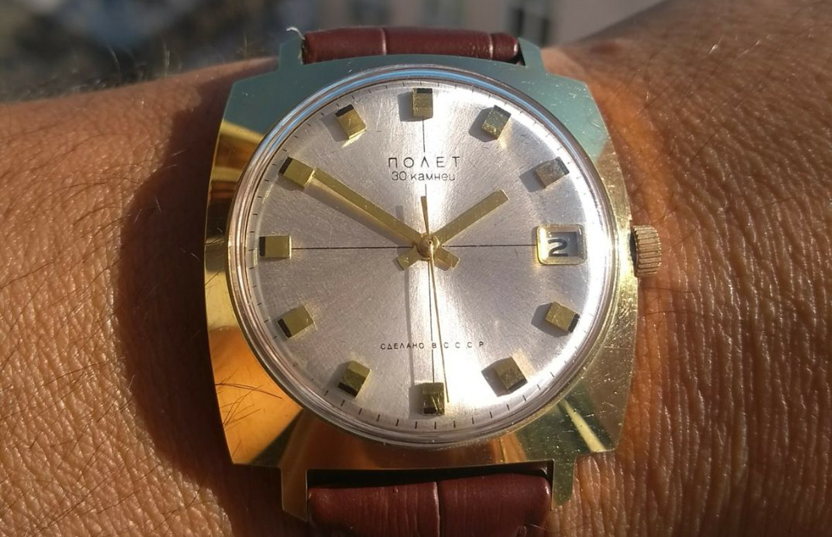 Вы наверняка помните часы советских времен: массивный браслет на стене или тонкий ремешок с циферблатом на запястье мамы. У некоторых они хранятся до сих пор, а кто-то даже собрал внушительную коллекцию. У Дмитрия Фиалковского из Владимира около 300 механизмов, и самые интересные из них воочию оценил «Ключ-Медиа».