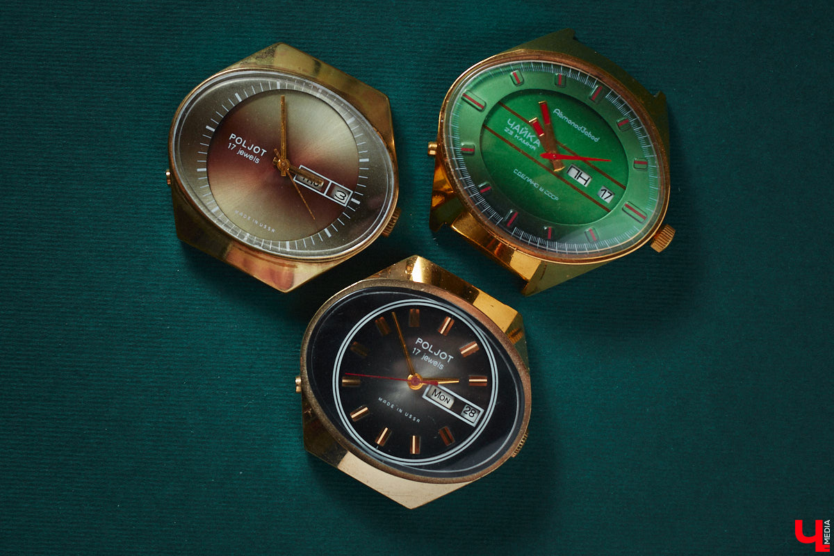 Вы наверняка помните часы советских времен: массивный браслет на стене или тонкий ремешок с циферблатом на запястье мамы. У некоторых они хранятся до сих пор, а кто-то даже собрал внушительную коллекцию. У Дмитрия Фиалковского из Владимира около 300 механизмов, и самые интересные из них воочию оценил «Ключ-Медиа».