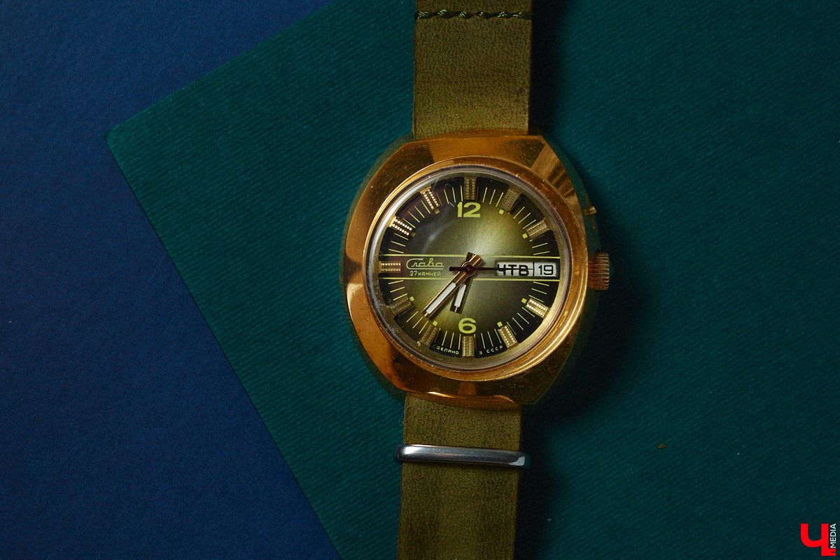 Вы наверняка помните часы советских времен: массивный браслет на стене или тонкий ремешок с циферблатом на запястье мамы. У некоторых они хранятся до сих пор, а кто-то даже собрал внушительную коллекцию. У Дмитрия Фиалковского из Владимира около 300 механизмов, и самые интересные из них воочию оценил «Ключ-Медиа».