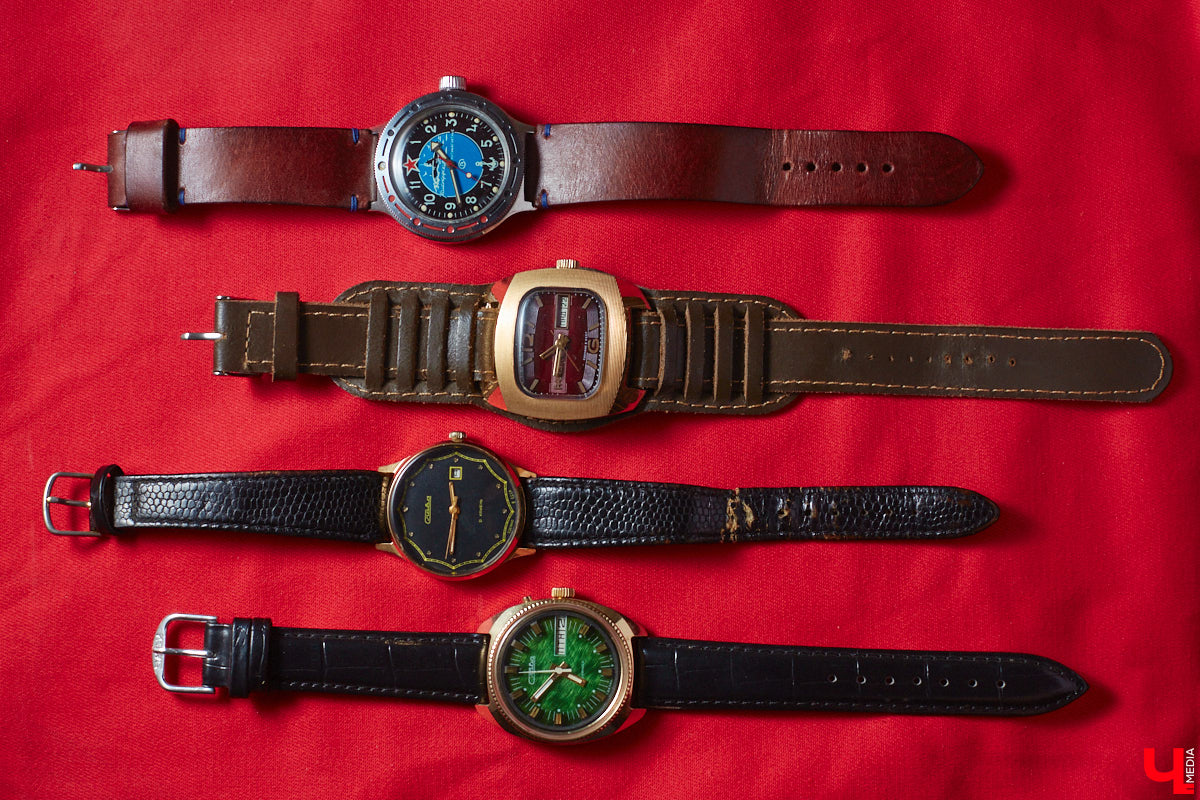 Вы наверняка помните часы советских времен: массивный браслет на стене или тонкий ремешок с циферблатом на запястье мамы. У некоторых они хранятся до сих пор, а кто-то даже собрал внушительную коллекцию. У Дмитрия Фиалковского из Владимира около 300 механизмов, и самые интересные из них воочию оценил «Ключ-Медиа».