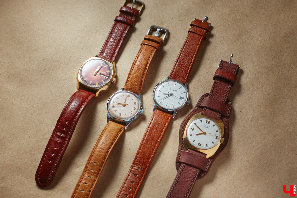 Вы наверняка помните часы советских времен: массивный браслет на стене или тонкий ремешок с циферблатом на запястье мамы. У некоторых они хранятся до сих пор, а кто-то даже собрал внушительную коллекцию. У Дмитрия Фиалковского из Владимира около 300 механизмов, и самые интересные из них воочию оценил «Ключ-Медиа».