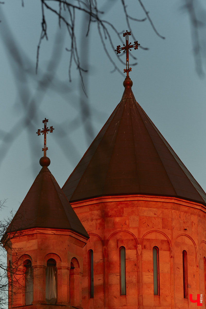 Многие называют Владимир городом одного дня, сетуя на то, что, кроме памятников архитектуры XII века, смотреть в столице региона не на что. А ведь у нас есть и современные строения, которые могут понравиться гостям областного центра. Перечисляем их в нашей подборке, составленной с помощью местных урбанистов.