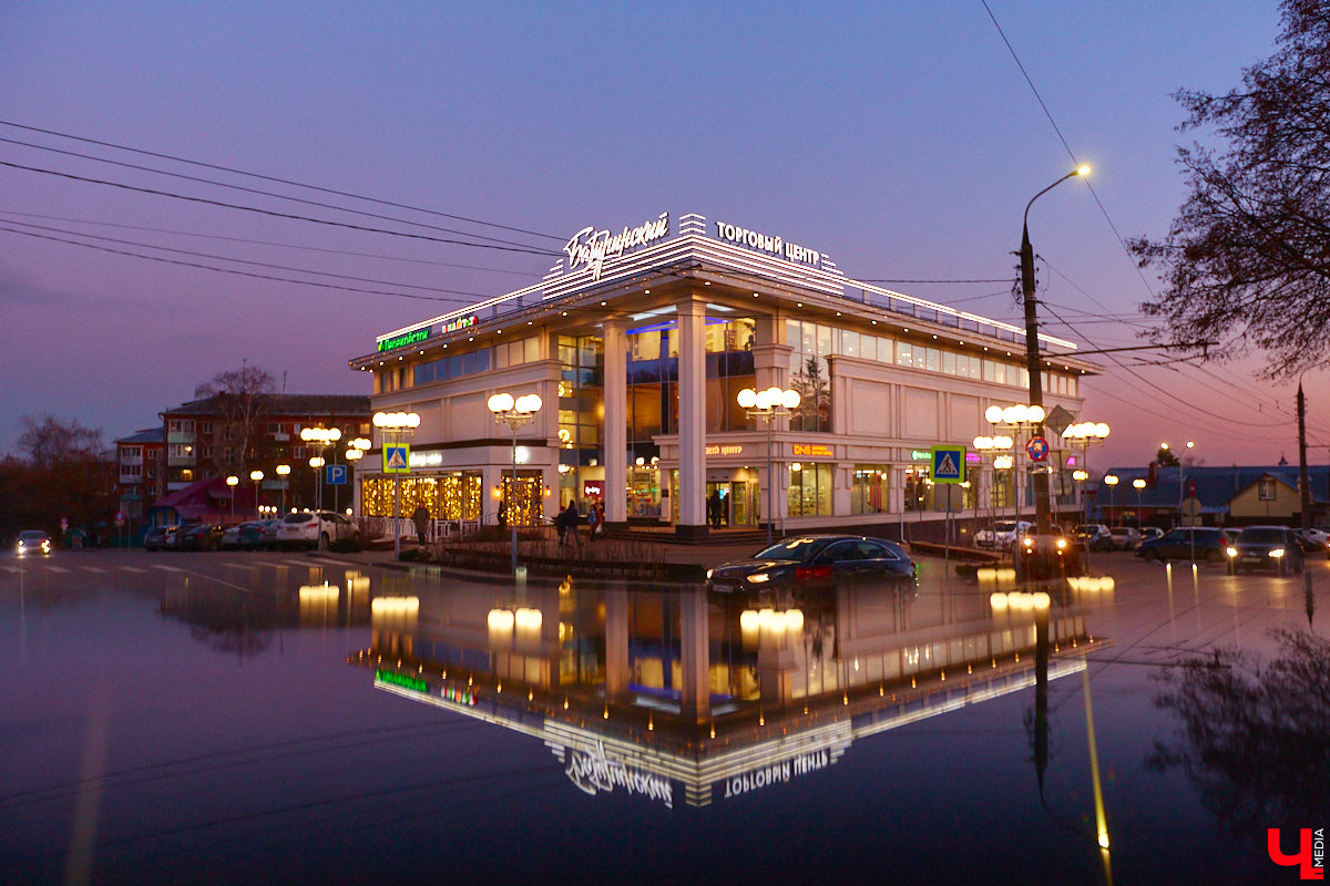 Многие называют Владимир городом одного дня, сетуя на то, что, кроме памятников архитектуры XII века, смотреть в столице региона не на что. А ведь у нас есть и современные строения, которые могут понравиться гостям областного центра. Перечисляем их в нашей подборке, составленной с помощью местных урбанистов.