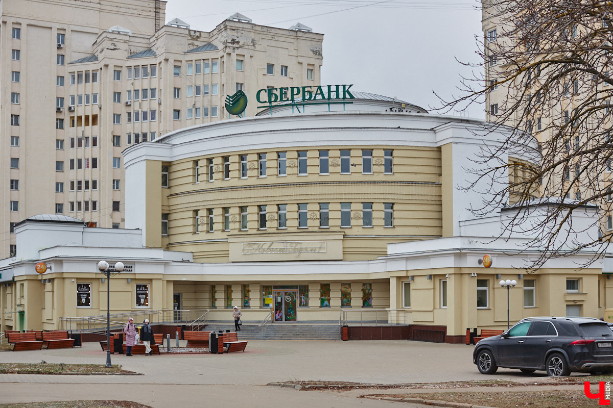 Многие называют Владимир городом одного дня, сетуя на то, что, кроме памятников архитектуры XII века, смотреть в столице региона не на что. А ведь у нас есть и современные строения, которые могут понравиться гостям областного центра. Перечисляем их в нашей подборке, составленной с помощью местных урбанистов.