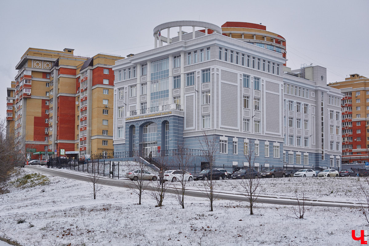 Многие называют Владимир городом одного дня, сетуя на то, что, кроме памятников архитектуры XII века, смотреть в столице региона не на что. А ведь у нас есть и современные строения, которые могут понравиться гостям областного центра. Перечисляем их в нашей подборке, составленной с помощью местных урбанистов.